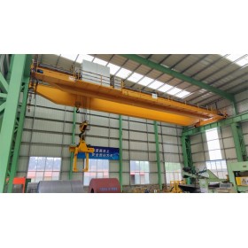 山東泰安神州起重機生產車間展示