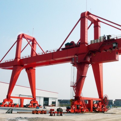 河南新鄉(xiāng)耐用門式起重機(jī)-河南鑫源起