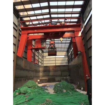 河南宇華起重設備抓斗門式起重機投