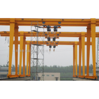 山東經(jīng)久耐用門式起重機(jī)-山東德魯克
