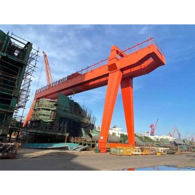 河南礦山重型機械門式起重機施工現(xiàn)